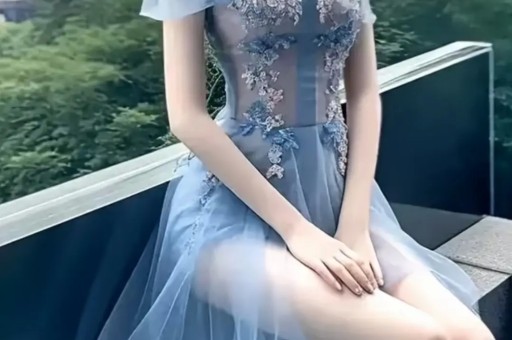 刚分手一周！八卦媒体爆料：维尼修斯在私人场所与数位女性聚会